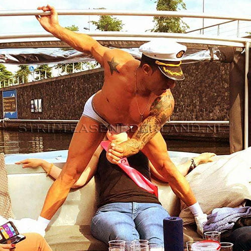 partyboot huren met striptease